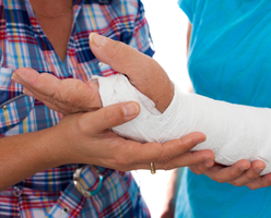 edmonton bone fracture injury lawyer - broken hand